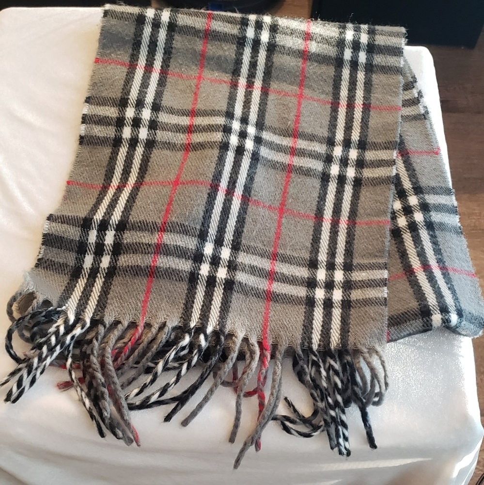 Authentic Pre-owned Burberry Scarf - Picture 3 of 11